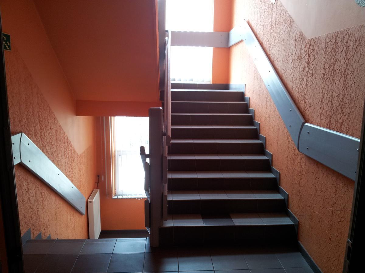 Hotel Staropolski 斯切尔采-克拉延斯凯 外观 照片